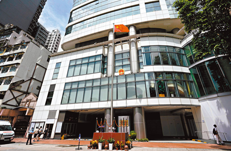 ●駐港國家安全公署發言人表示,彭斯肆意進行政治操弄,妄圖干預香港司法,這是對香港法治和香港維護國家安全的挑戰,對此予以嚴厲譴責。中新社 資料圖片