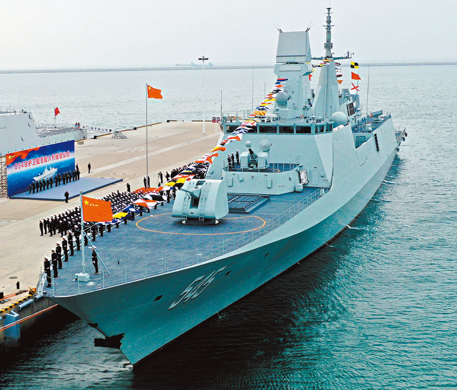 ●1月22日上午,中國人民解放軍海軍054B護衛艦首艦漯河艦在青島某軍港交接入列。 新華社