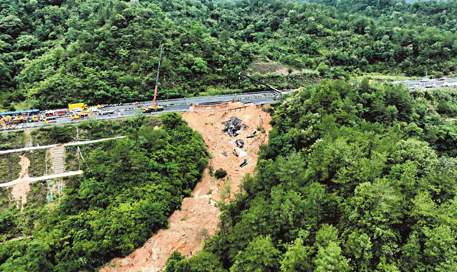 ●2024年5月廣東梅大高速路面塌方事故現場。資料圖片