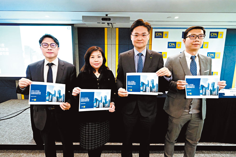 ●王文暉(左二)表示,新一份財政預算案宜採取多項措施,實行開源節流。記者涂穴 攝