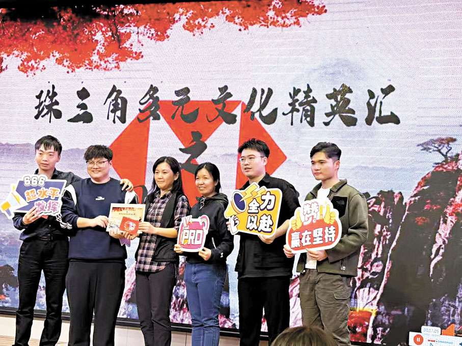 ●黎翰軒(左二)相信,未來將有更多金融界專業人才在內地市場大展身手。 受訪者供圖