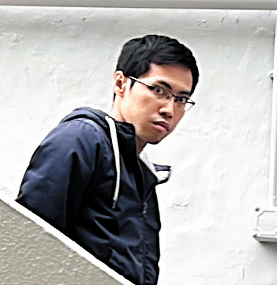●「民研」職員朱祖良昨日被帶回青山警署調查後離開。香港文匯報記者李芷珊 攝