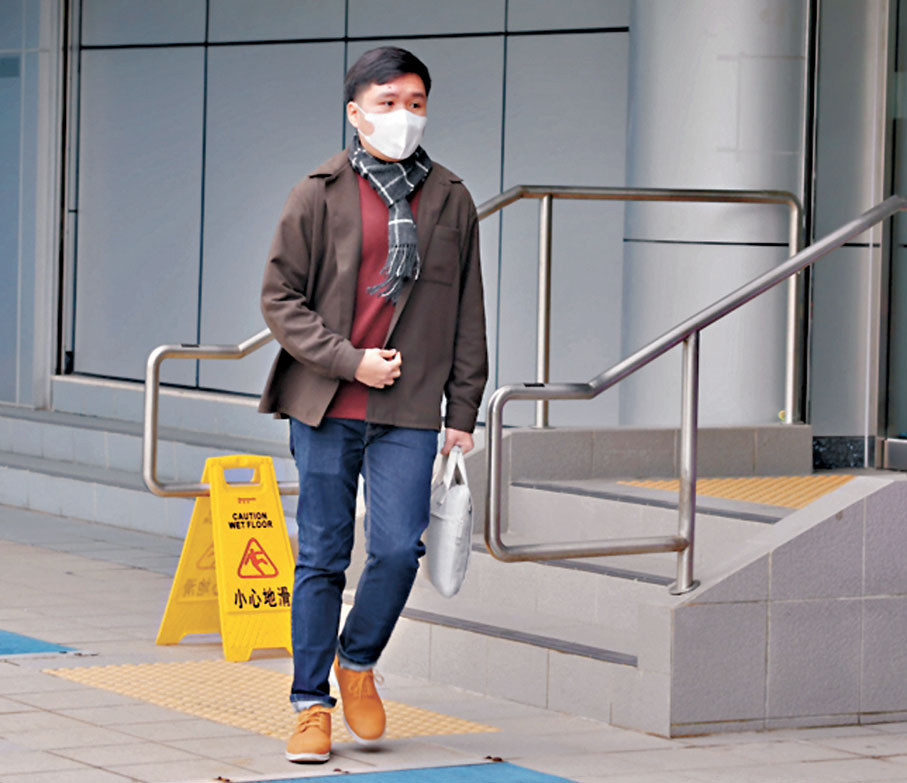 ●「民研」職員阮浠舜昨日被帶回沙田警署調查後自行離開。香港文匯報記者鄧偉明 攝