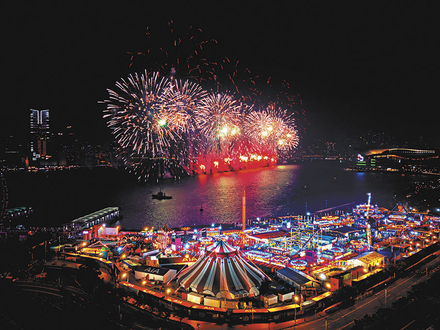 ●嘉年華位於中環海濱,是欣賞維港新年煙花匯演的好位置。