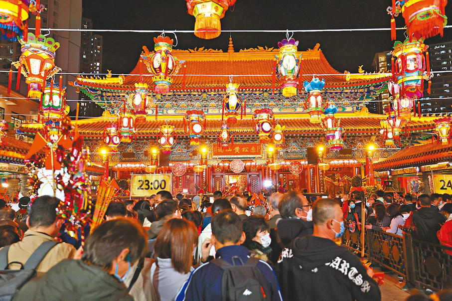 ●黃大仙祠在新春期間將有特別參神安排，方便善信上「頭炷香」和參拜。