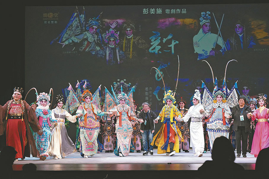 ●彭美施率台前幕後感謝觀眾支持。
