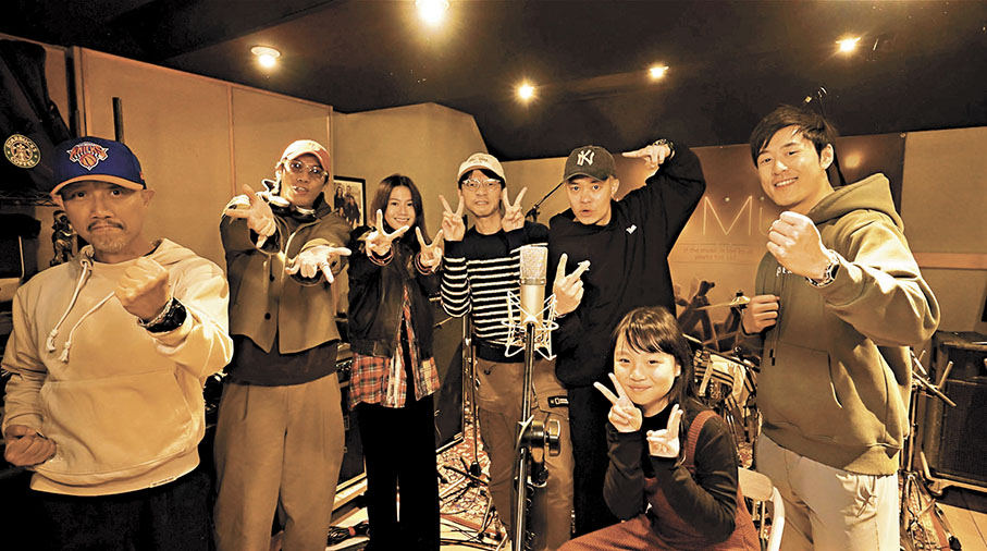 ●胡子彤聯同多位演員為電影主題曲獻聲。