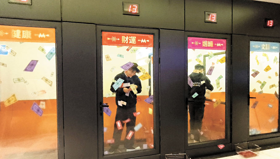 ●訪客可在館內的活動區求籤。