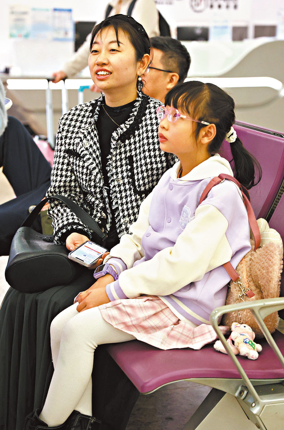 ●劉女士及女兒 香港文匯報記者黃艾力、郭木又 攝