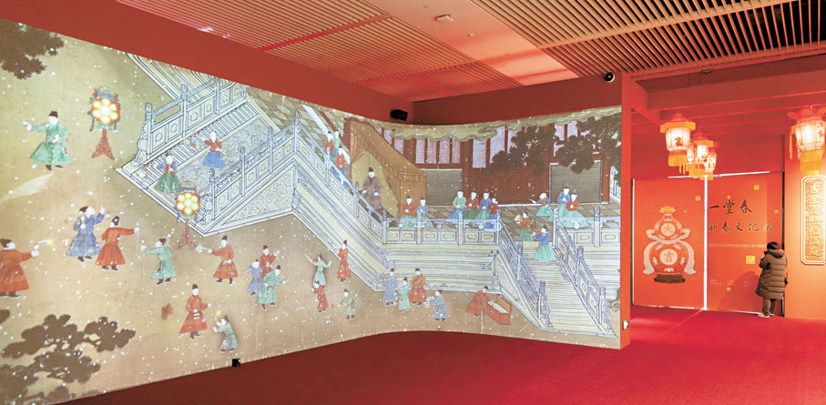 ●展廳內通過超大屏幕播放《明憲宗元宵行樂圖》的動畫效果,與紅色布景一起形成濃濃的春節氣氛。 國家博物館供圖