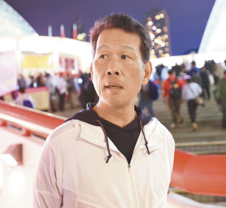 ●香港球迷黃先生。 香港文匯報記者北山彥 攝