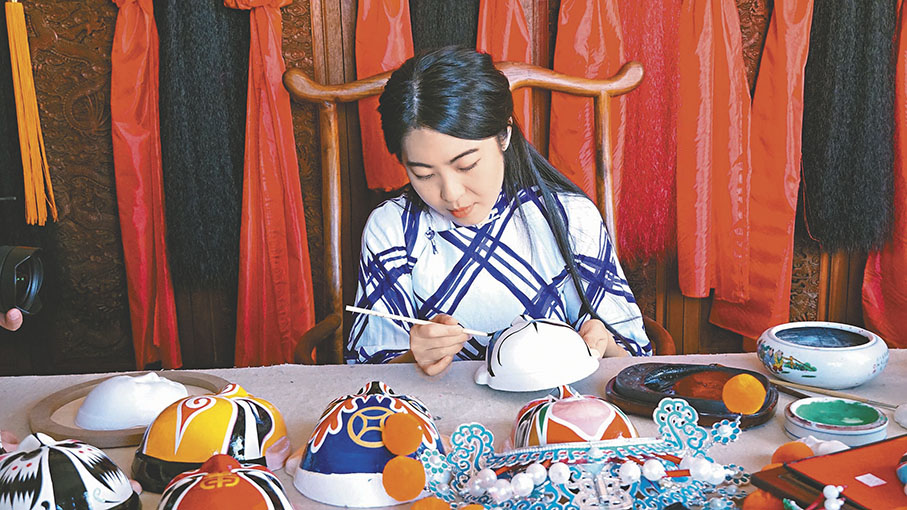 ●京劇彩塑臉譜代表性傳承人趙楠。