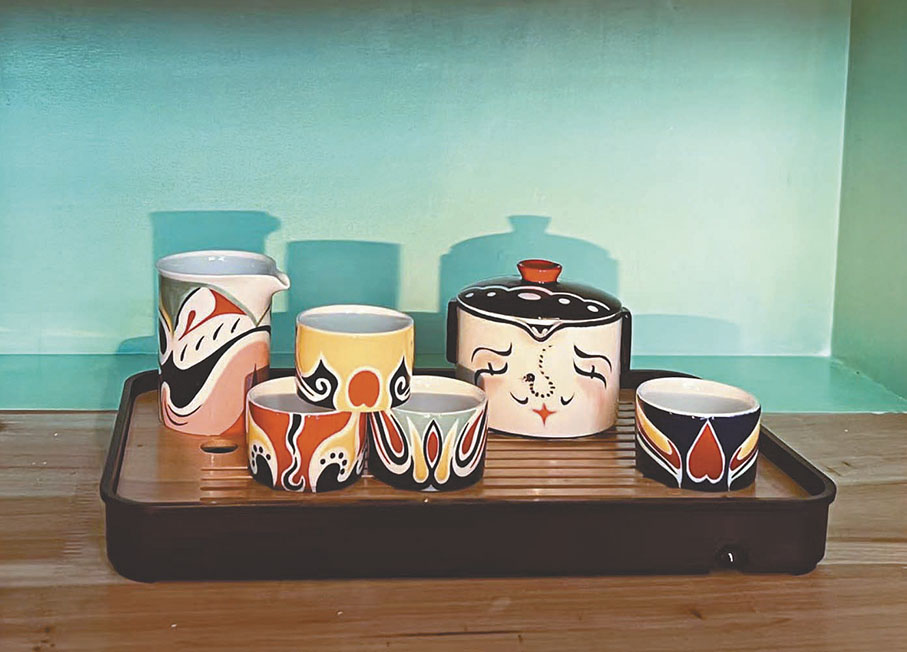 ●潮汕英歌舞「時遷舞蛇」臉譜造型茶具。