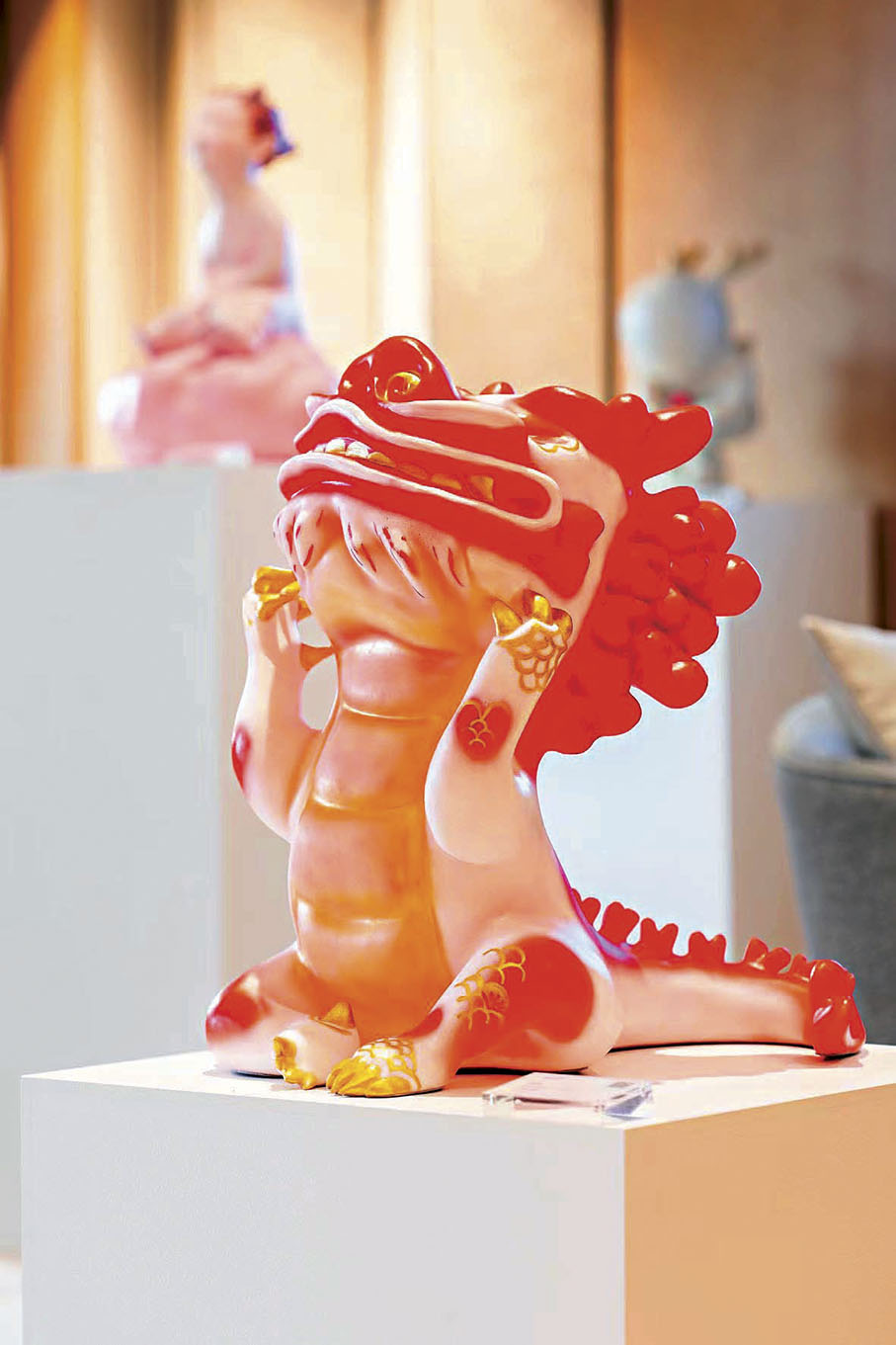 ●卡通臉譜元素小龍「轟隆隆」在北京中糧廣場等地展出。