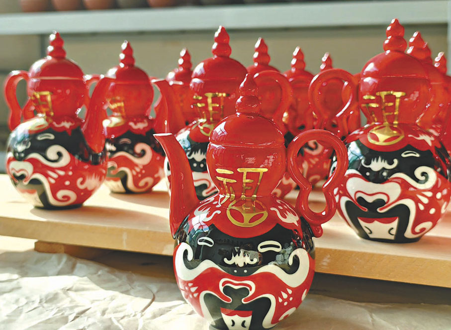 ●「福星財神酒壺」巧妙結合了福星財神與葫蘆元素。