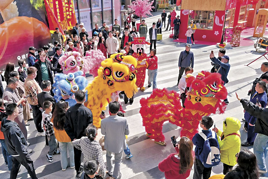 ●今年春節期間,橫琴大型商場人氣旺。 香港文匯報珠海傳真