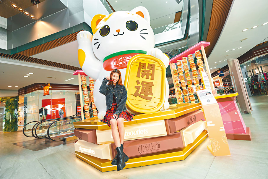 ●4米高的巨型開運招財貓