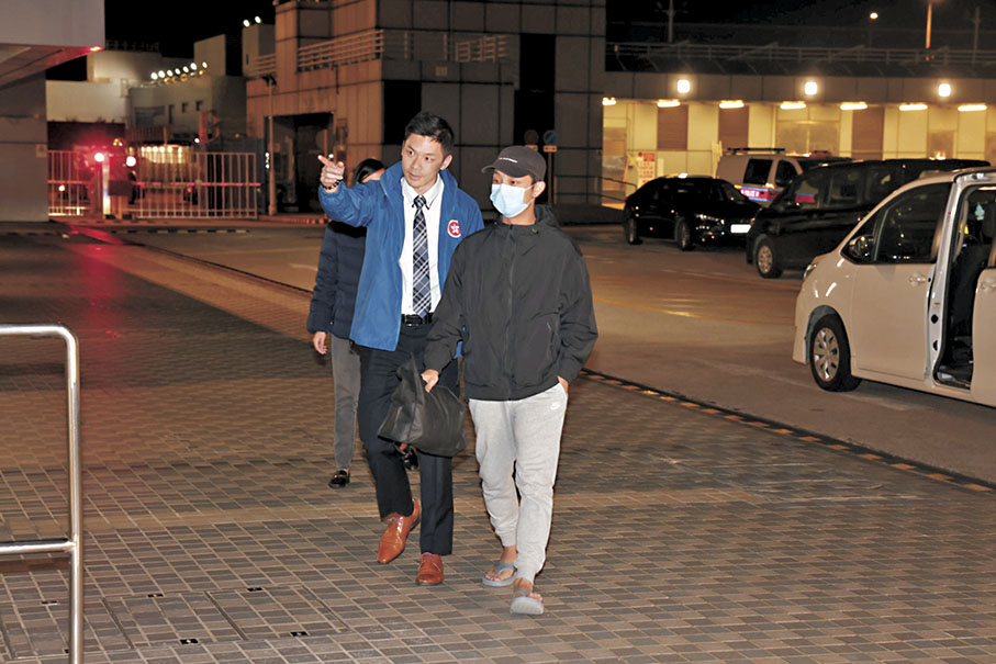 ●上月19日由緬甸詐騙園獲救的29歲港人,經專責小組赴泰協助下,年廿八返港與家人過年。 資料圖片