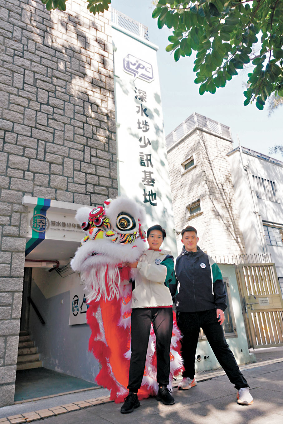 ●李思敏(左)與劉鴻儒(右)師徒盼望將國術精神與少訊宗旨承傳下去。香港文匯報記者黃宇威 攝