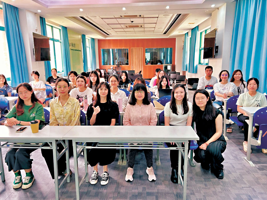 ●嶺大團隊與「心理健康大使計劃」參加者交流。 嶺大圖片