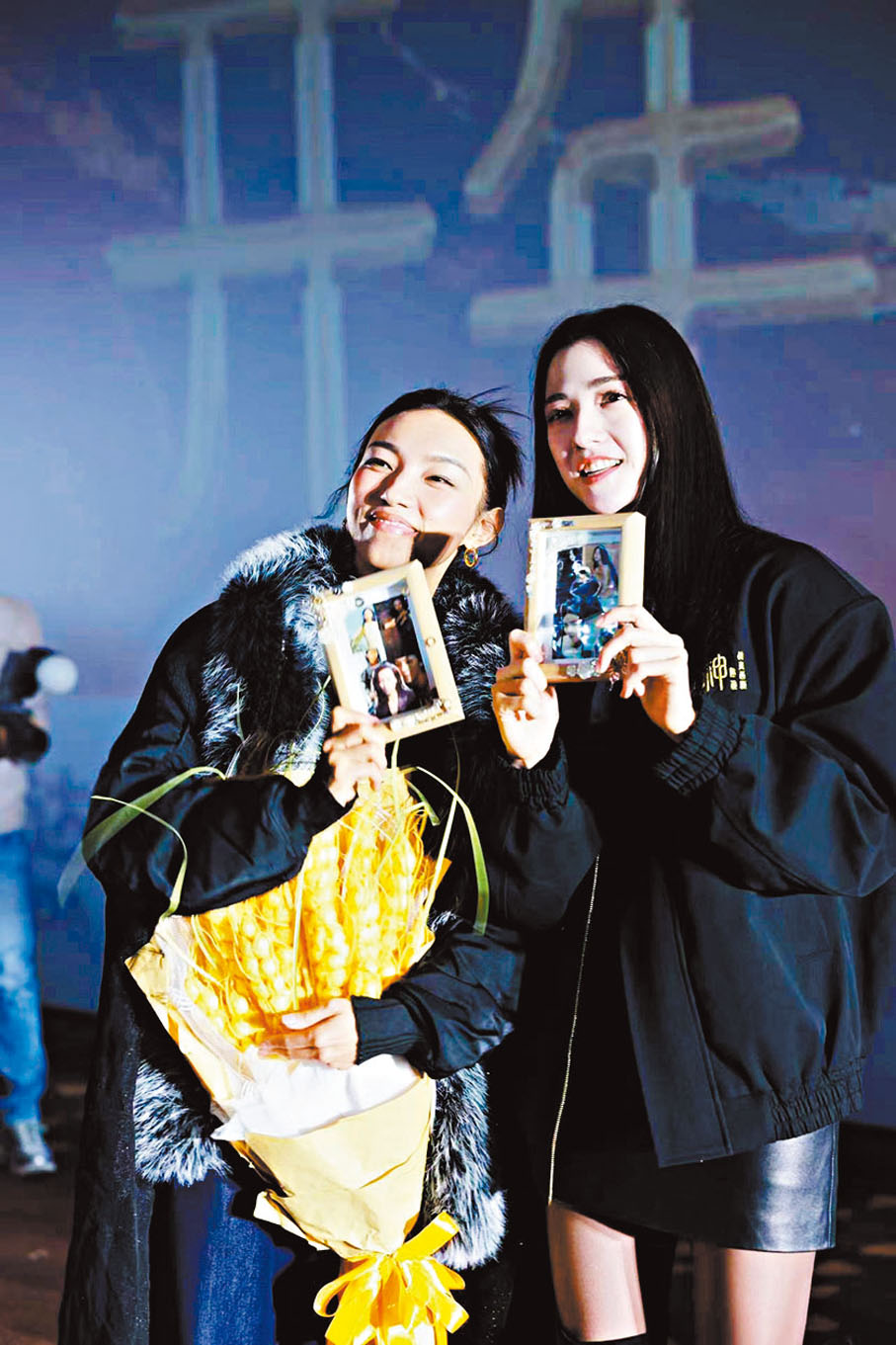 ●那茜（左）和娜然姐妹情深。 胡若璋  攝