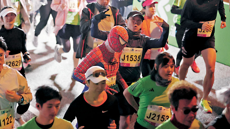 ●「蜘蛛俠」現身賽事。香港文匯報記者黃艾力 攝