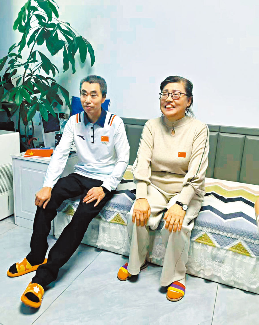 ●范可新父母觀看女兒比賽,為中國隊加油。 香港文匯報記者于海江 攝