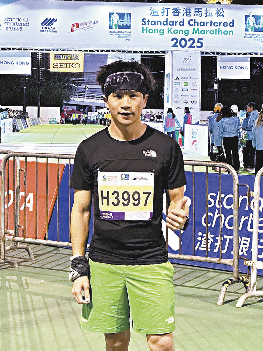 ●梁釗峰是昨天首位在維園終點站亮相的藝人。