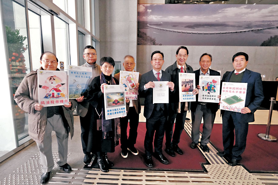 ●新界鄉議局昨日與陳茂波會面，就新一份財政預算案提交建議書，涵蓋8個範疇共19項建議。 香港文匯報記者涂穴  攝