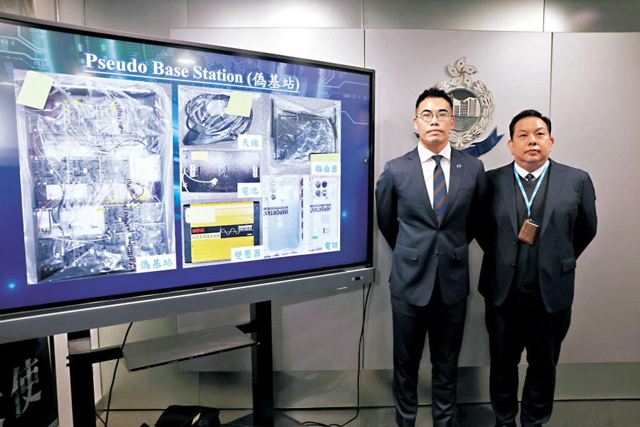 ●警方聯同通訊事務管理辦公室昨日講述首次揭發有騙徒租用客貨車，在車上設置「偽基站」發送偽冒「#」開頭釣魚詐騙短訊案件的詳情。 香港文匯報記者劉友光  攝