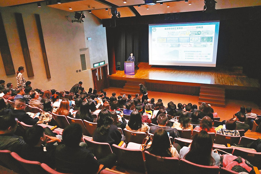 ●第四期「紫荊·院士開講」昨日在理大蔣震劇院舉行。大公文匯全媒體記者梁堅 攝