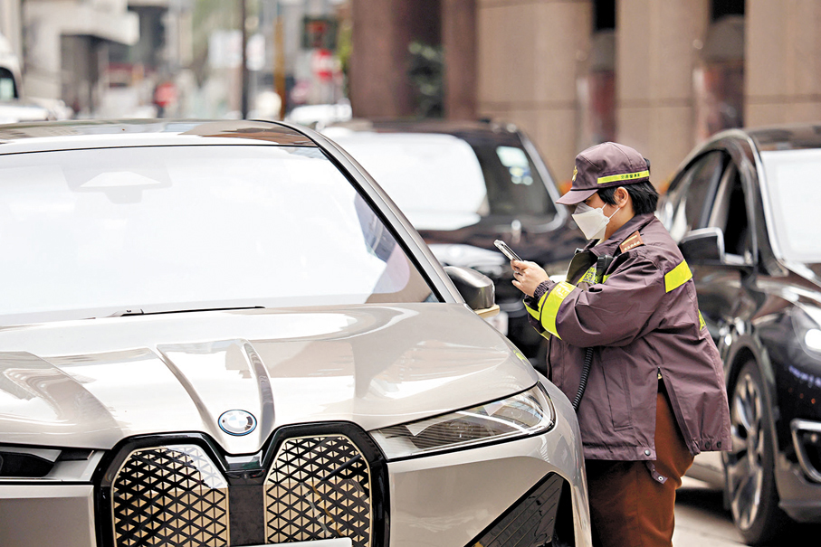 ●陳美寶表示，將重點檢視停車收費錶、交通違例事項的定額罰款，以及隧道收費等多年未作調整的費用。香港文匯報記者北山彥  攝