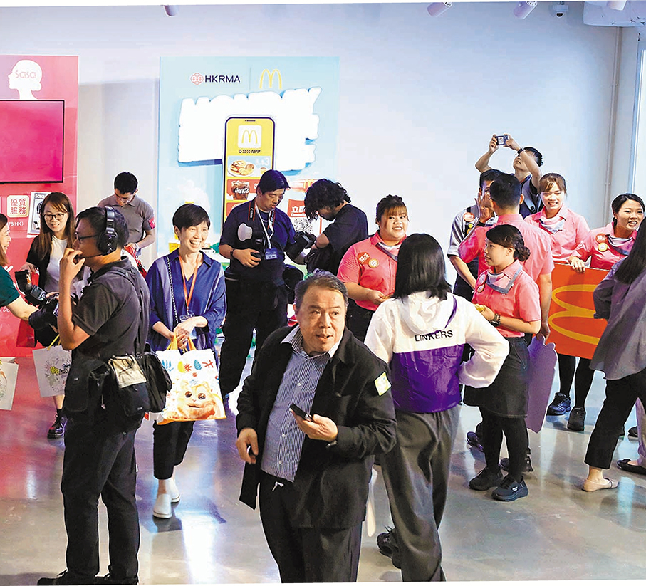 ●暑假期間,香港零售管理協會將繼續舉辦第三屆「開心購物節」。圖為去年「開心購物節」的啟動禮。資料圖片