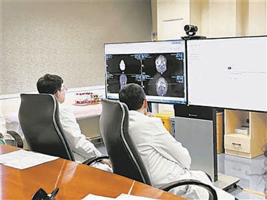 ●越來越多的AI醫生助力醫學發展。圖為多學科專家正和AI兒科醫生進行會診。 網上圖片