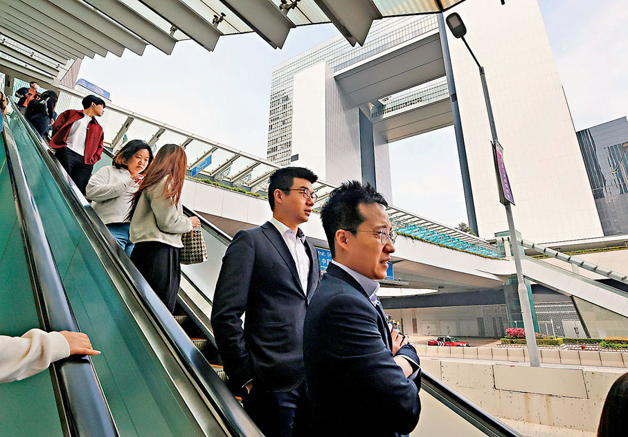 ●楊何蓓茵說,現時打字員只剩百多人,會做文字處理、輸入機密資料等工作。圖為政府總部外圍。 資料圖片