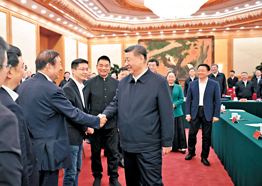 ●2月17日,中共中央總書記、國家主席、中央軍委主席習近平在京出席民營企業座談會並發表重要講話。圖為習近平同民營企業負責人親切交流。 新華社