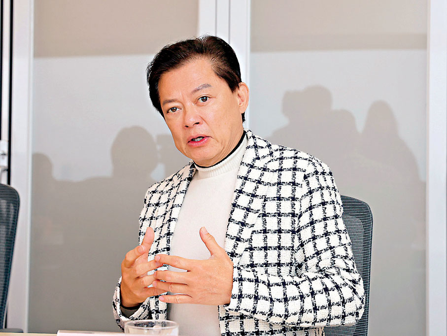 ●莫華倫表示，前海的文化政策和場地資源為香港藝術團體提供了良好的機會。香港文匯報記者郭木又  攝