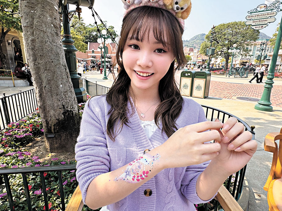 ●遊客可找樂園內的面部彩繪師畫一個「萌」身彩繪。