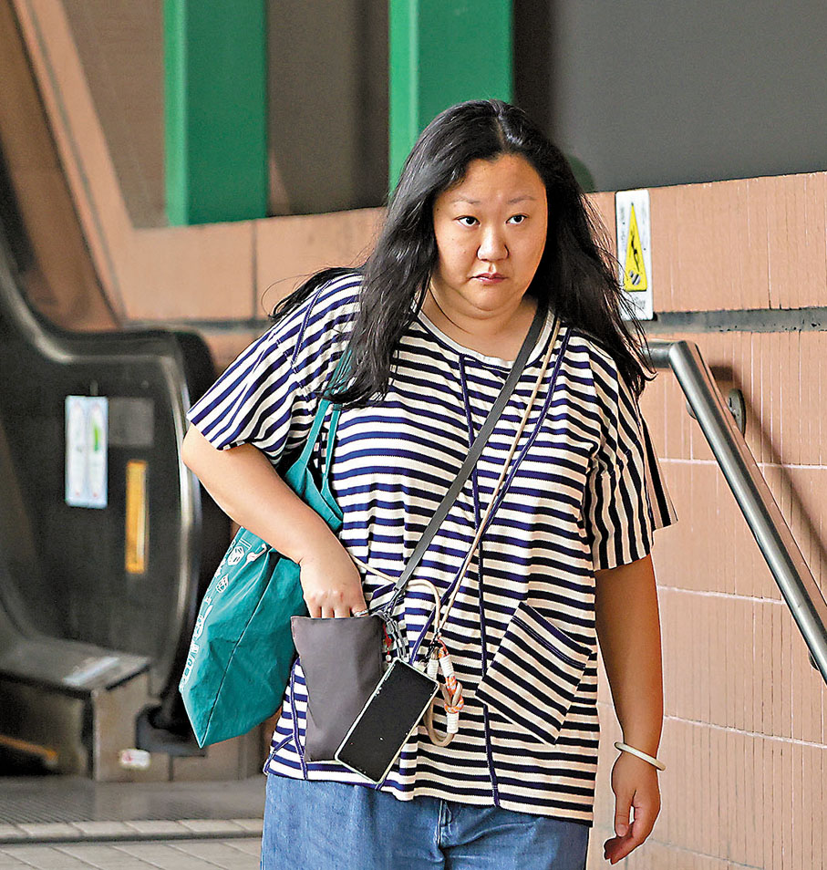 戚女士：「我平日搭公共交通工具比較多，很少搭的士，初步了解感覺的士車隊嘅車輛較其他的士寬敞，亦可以放輪椅，其他（設備）似乎無什麼分別，但我認為的士服務最重要都係司機，最應該改變司機嘅服務態度。應該要有系統性嘅培訓與監督機制。」