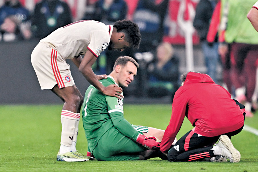 ●紐亞在慶祝時受傷，退下火線。  美聯社