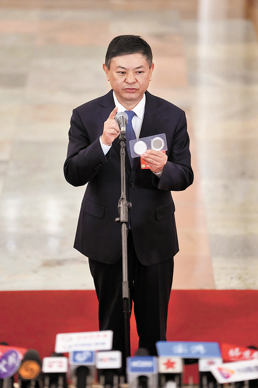 ●生態環境部部長黃潤秋接受媒體採訪。 新華社
