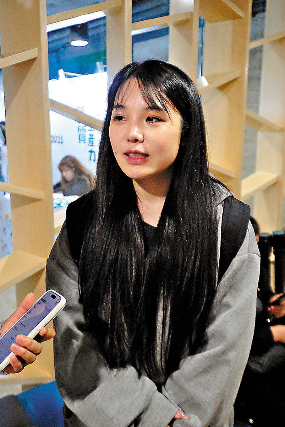 ●港漂胡小姐