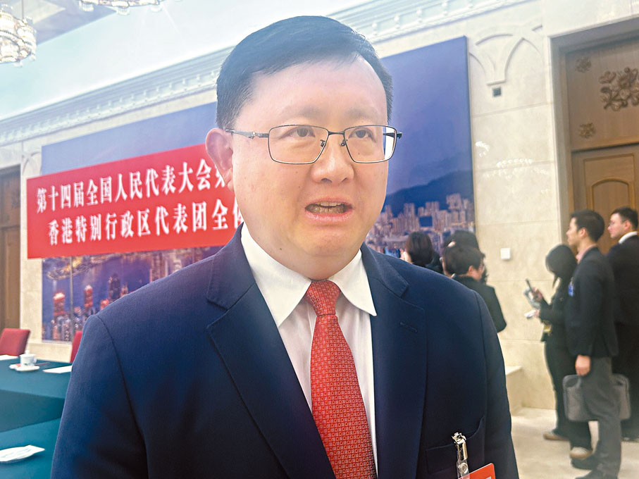港區全國人大代表、香港浸會大學校董會暨諮議會主席黃英豪：十五運會期間，除了香港主場，我還會去廣州、深圳等大灣區其他城市看比賽，相信跨境觀賽將會增進港人特別是年輕人對內地的了解，增加對國家的身份認同感。透過十五運會，大灣區體育場館設施更多更完善，希望賽後充分利用起來，增多比賽和訓練交流，提升大灣區競技體育水平。
