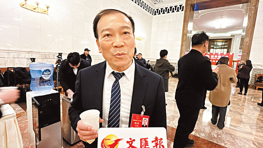 全國人大代表、廣東珠超俱樂部有限公司董事長黃達昌：過去10多年來，我參與主辦過多屆國際性、區域性青少年室內五人制足球比賽，會特別關注十五運會足球比賽，因為本屆全運會足球項目首次增加青少年組別。未來，建議在粵港澳三地政府支持下，能夠舉辦大灣區足球聯賽，共同提升競技水平。