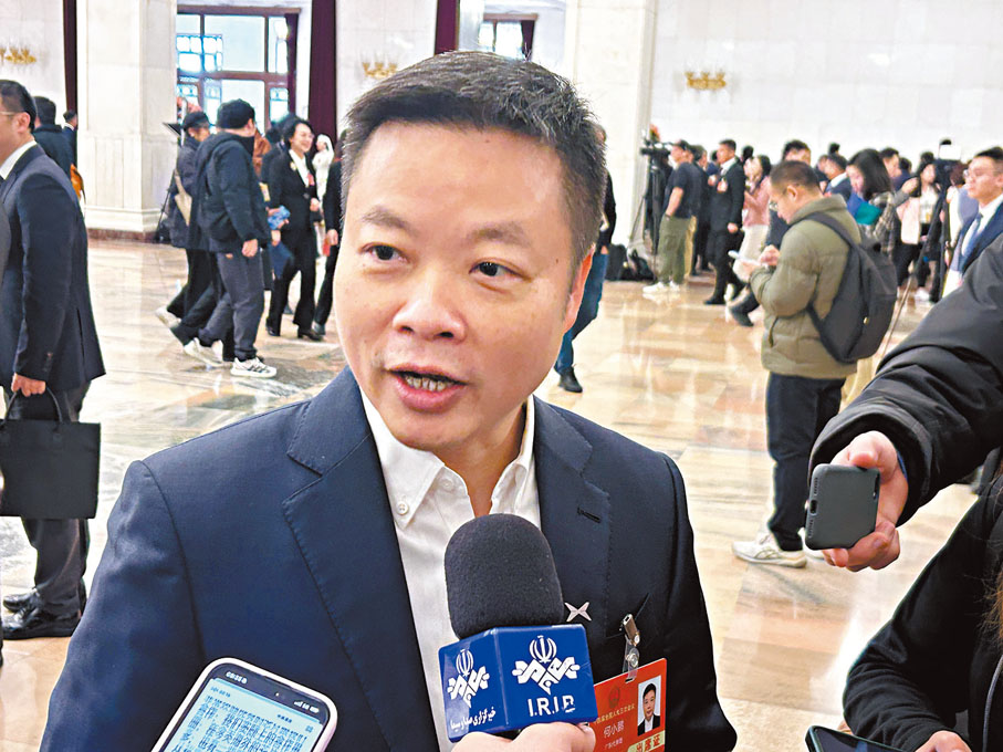 全國人大代表、小鵬汽車董事長何小鵬：很期待十五運會，我會特別關注有爆發力的短跑類運動，也期待在企業贊助、義工等方面參與和支持全運會。希望十五運會能夠更多運用包括低空經濟在內的智能科技，包括飛行汽車的投用等。