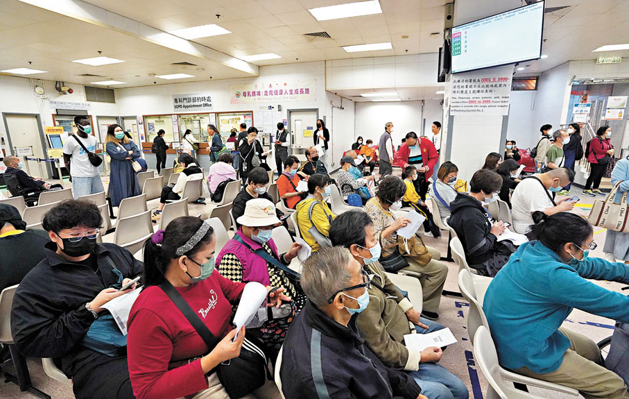 ●醫管局即將公布公立醫院收費改革，為合理調配資源，日後部分醫療項目可能要向非緊急病人逐一收費。香港文匯報記者曾興偉  攝