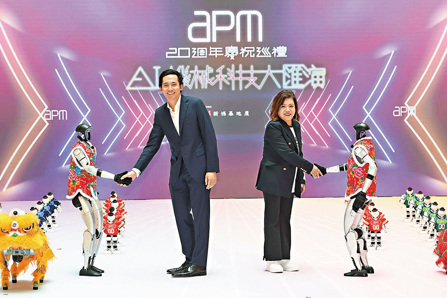 ●新地執行董事郭基泓（左）與馮秀炎。