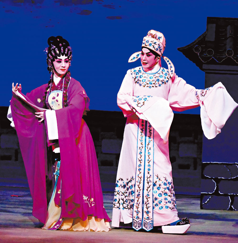 ●文華與梁非同在《紫釵記》中的演出。