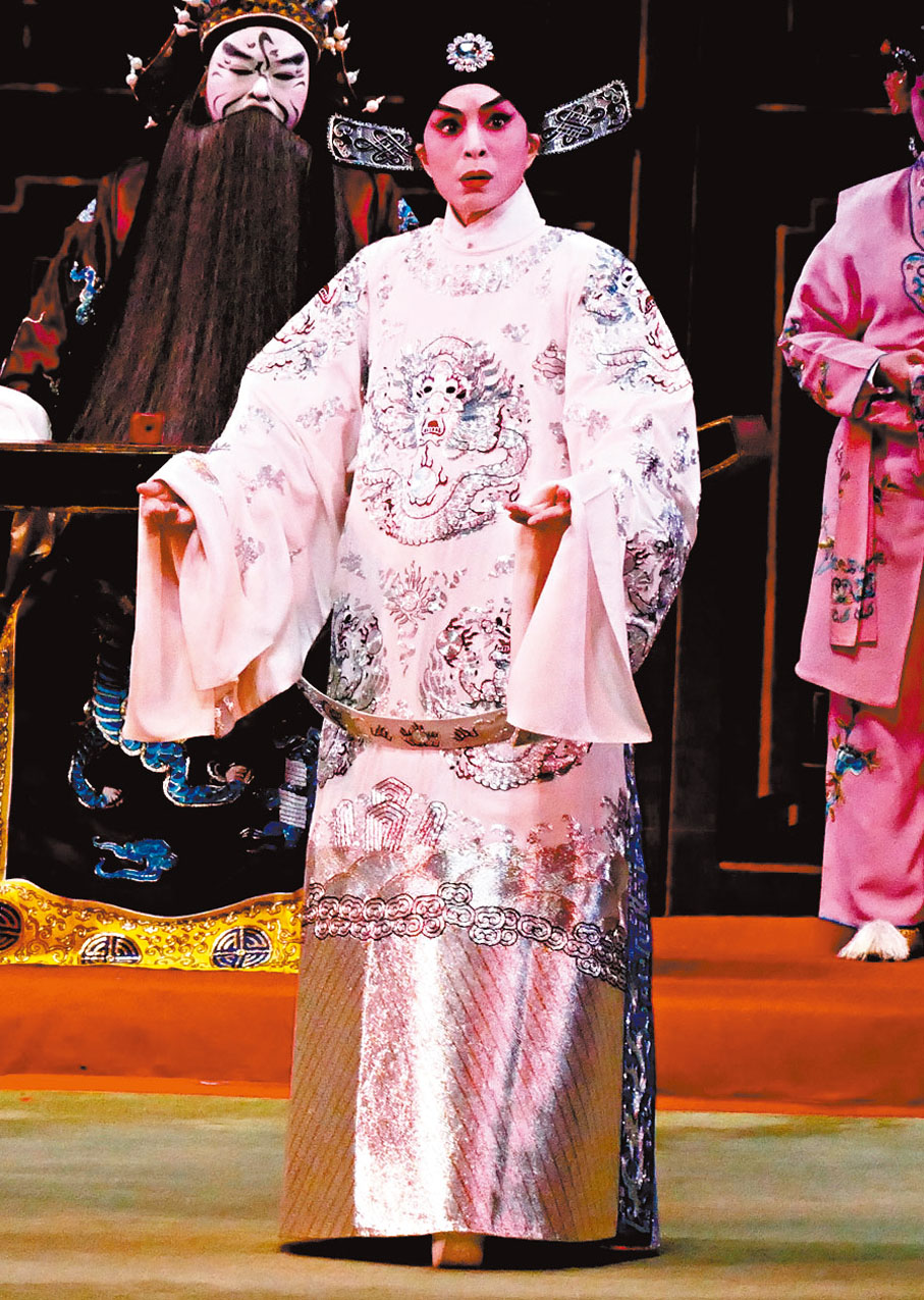 ●文華認為任劍輝是粵劇坤生的代表及後輩的學習對象。