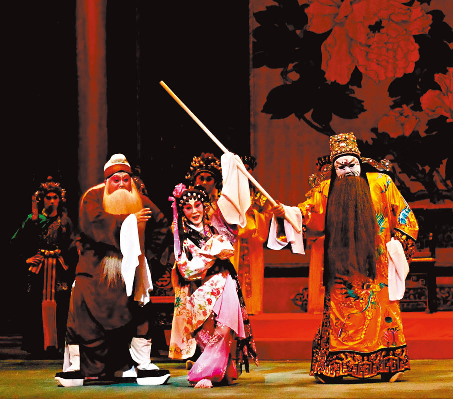 ●鄭詠梅飾盧昭容，梁煒康飾賈似道，郭啟煇飾盧桐，合演《裝瘋》。